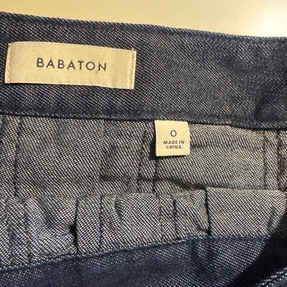 Aritzia Babaton perspective pleated denim skirt size 0
80% cotton 
20% Lyocell - Picture 7 of 8